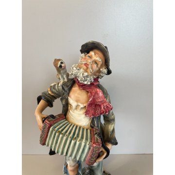 SCULTURA CERAMICA Capodimonte CLOCHARD FIGURA SENZA TETTO SCIMMIA MUSICISTA