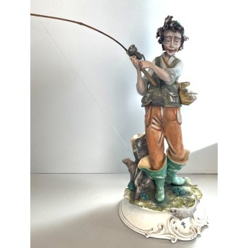 SCULTURA CERAMICA Capodimonte FIGURA pescatore CANNA DA PESCA PESCE FANCIULLO