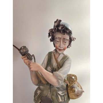 SCULTURA CERAMICA Capodimonte FIGURA pescatore CANNA DA PESCA PESCE FANCIULLO