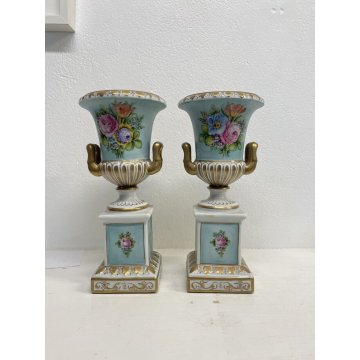 COPPIA VASO a CRATERE COPPA MEDICEA PORCELLANA CAPODIMONTE SMALTO POLICROMO '900