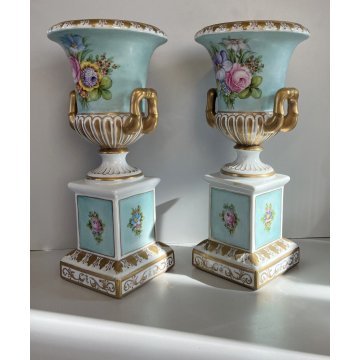 COPPIA VASO a CRATERE COPPA MEDICEA PORCELLANA CAPODIMONTE SMALTO POLICROMO '900