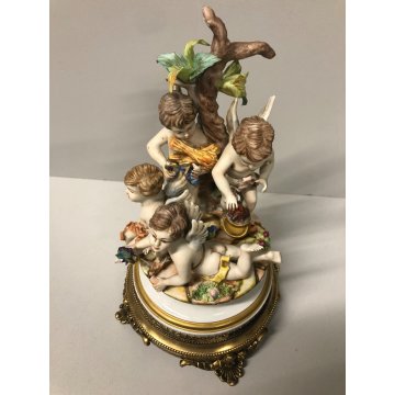 SCULTURA PORCELLANA Capodimonte  GRUPPO FIGURE AMORINI PUTTI QUATTRO STAGIONI