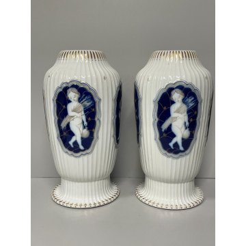 COPPIA VASO PORCELLANA BIANCA PUTTI ORO ZECCHINO SMALTO BLU VASE EPOCA '900