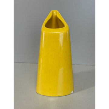 CARAFFA VINTAGE BROCCA CERAMICA SMALTO GIALLO LIMONE TRIANGOLARE 17,5 cm/h '60