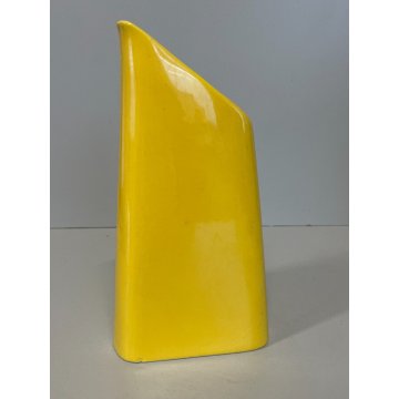 CARAFFA VINTAGE BROCCA CERAMICA SMALTO GIALLO LIMONE TRIANGOLARE 17,5 cm/h '60