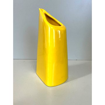 CARAFFA VINTAGE BROCCA CERAMICA SMALTO GIALLO LIMONE TRIANGOLARE 17,5 cm/h '60