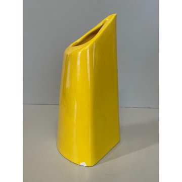 CARAFFA VINTAGE BROCCA CERAMICA SMALTO GIALLO LIMONE TRIANGOLARE 17,5 cm/h '60