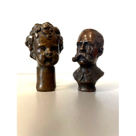 COPPIA PICCOLA SCULTURA BRONZO TESTA BIMBA VOLTO MASCHILE MANIGLIA POMOLO PATINA