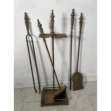 ANTICO SET DA CAMINO IN OTTONE PALETTA SCOPA PINZA FIRE TOOL FUOCO BRACERE '900