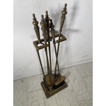 ANTICO SET DA CAMINO IN OTTONE PALETTA SCOPA PINZA FIRE TOOL FUOCO BRACERE '900