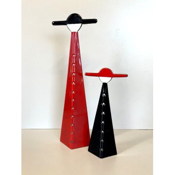 COPPIA SCULTURA CARICATURA FIGURA PARROCO PRETE FERRO SMALTATO ROSSO NERO BIANCO