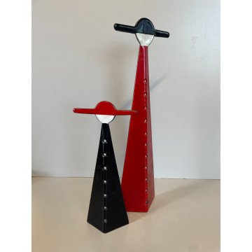 COPPIA SCULTURA CARICATURA FIGURA PARROCO PRETE FERRO SMALTATO ROSSO NERO BIANCO