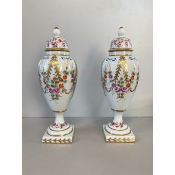 COPPIA  VASI con COPERCHIO PORCELLANA BIANCA Limoges DECORO FLOREALE ORO FRANCIA