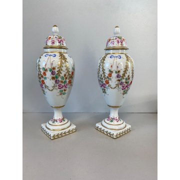 COPPIA  VASI con COPERCHIO PORCELLANA BIANCA Limoges DECORO FLOREALE ORO FRANCIA