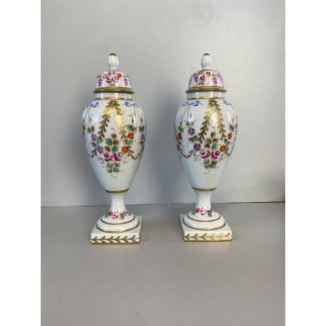 COPPIA  VASI con COPERCHIO PORCELLANA BIANCA Limoges DECORO FLOREALE ORO FRANCIA