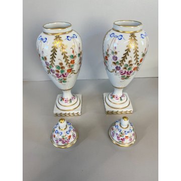 COPPIA  VASI con COPERCHIO PORCELLANA BIANCA Limoges DECORO FLOREALE ORO FRANCIA