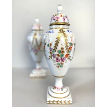 COPPIA  VASI con COPERCHIO PORCELLANA BIANCA Limoges DECORO FLOREALE ORO FRANCIA