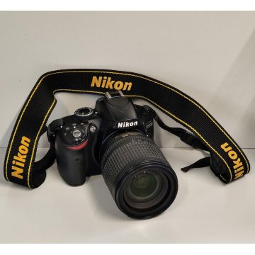 Nikon D3200 Fotocamera Digitale NERO Obiettivo AF-S Nikkor 18-135 ZOOM tracolla