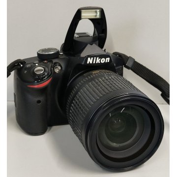 Nikon D3200 Fotocamera Digitale NERO Obiettivo AF-S Nikkor 18-135 ZOOM tracolla