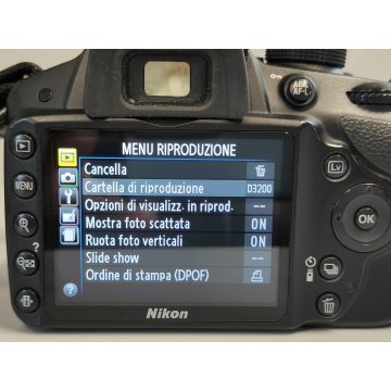 Nikon D3200 Fotocamera Digitale NERO Obiettivo AF-S Nikkor 18-135 ZOOM tracolla