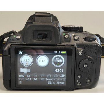 Nikon D5200 Fotocamera Digitale NERO Obiettivo AF-S Nikkor 18-200 ZOOM VR video