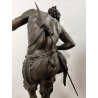 ANTICA SCULTURA GUERRIERO AFRICANO Hindou EPOCA 1800 ANTIMONIO BRONZO Capitello
