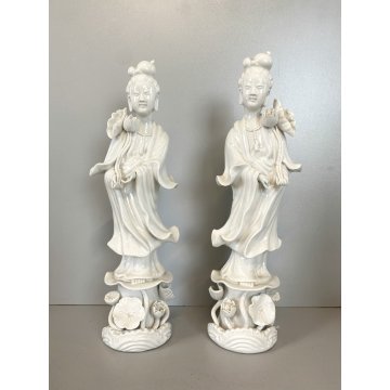 COPPIA FIGURE Guanyin CON FIORE PORCELLANA BIANCA Blanc de Chine 29cm/h XX sec