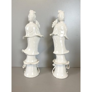COPPIA FIGURE Guanyin CON FIORE PORCELLANA BIANCA Blanc de Chine 29cm/h XX sec