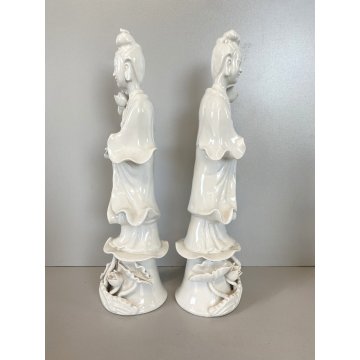 COPPIA FIGURE Guanyin CON FIORE PORCELLANA BIANCA Blanc de Chine 29cm/h XX sec