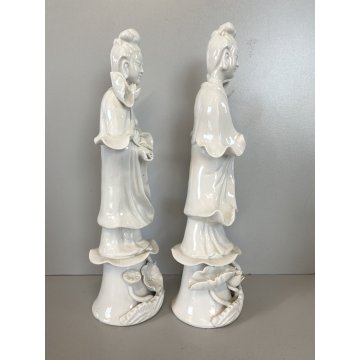 COPPIA FIGURE Guanyin CON FIORE PORCELLANA BIANCA Blanc de Chine 29cm/h XX sec