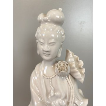 COPPIA FIGURE Guanyin CON FIORE PORCELLANA BIANCA Blanc de Chine 29cm/h XX sec