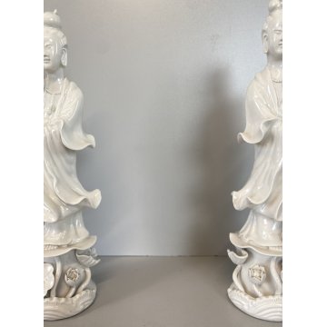 COPPIA FIGURE Guanyin CON FIORE PORCELLANA BIANCA Blanc de Chine 29cm/h XX sec