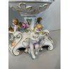 ALZATA CERAMICA CAPODIMONTE PUTTI MUSICISTI ANGIOLETTI DECORO FIORI VASO COPPA
