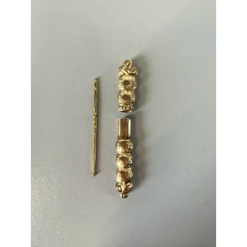 ANTICO SET STRUMENTI CUCITO VITTORIANO DORATO CUSTODIA LEGNO LACCATO  '800