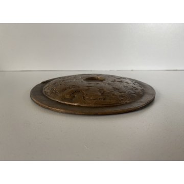 ANTICO PICCOLO PIATTO DECORATIVO BRONZO BASSORILIEVO FIGURE MITOLOGICHE ø 16 cm