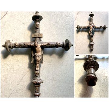 INSEGNA PROCESSIONALE CROCIFISSO LEGNO SCOLPITO 2 LATI PIETA' CORPUS CHRISTI 600