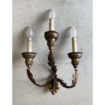 ANTICA APPLIQUE LAMPADA PARETE 3 LUCI FERRO BATTUTO DORATO DECORO FOGLIATO '900
