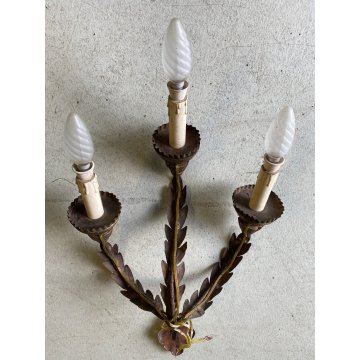 ANTICA APPLIQUE LAMPADA PARETE 3 LUCI FERRO BATTUTO DORATO DECORO FOGLIATO '900