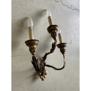 ANTICA APPLIQUE LAMPADA PARETE 3 LUCI FERRO BATTUTO DORATO DECORO FOGLIATO '900