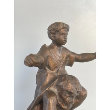 ANTICA SCULTURA BRONZO TUTTOTONDO SZT KRISTOF FIGURA FANCIULLO ANZIANO UOMO 1981