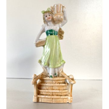 FIGURA STATUINA PORCELLANA DIPINTA POLICROMIA FANCIULLA ANFORA ACQUA CESTO '900