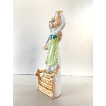 FIGURA STATUINA PORCELLANA DIPINTA POLICROMIA FANCIULLA ANFORA ACQUA CESTO '900