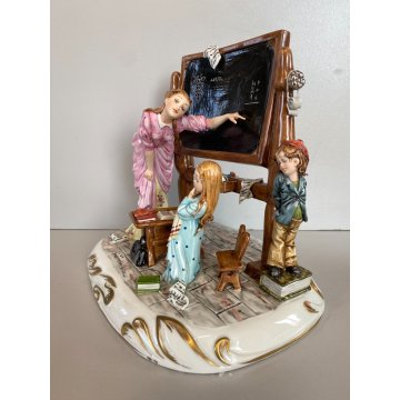 ANTICA SCULTURA PORCELLANA CAPODIMONTE  Tiziano Galli "La Maestrina" META' '900