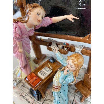 ANTICA SCULTURA PORCELLANA CAPODIMONTE  Tiziano Galli "La Maestrina" META' '900