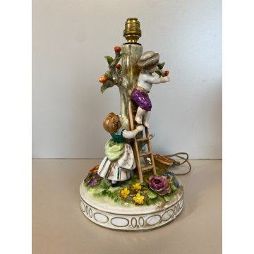LAMPADA TAVOLO ABATJOURS GRUPPO PORCELLANA CAPODIMONTE BIMBI RACCOLTA DELLE MELE