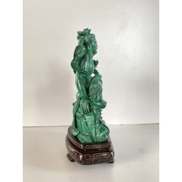 SCULTURA MALACHITE FIGURA SEDUTA FIORI DI LOTO CANE ARTE ORIENTALE XX sec