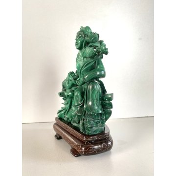 SCULTURA MALACHITE FIGURA SEDUTA FIORI DI LOTO CANE ARTE ORIENTALE XX sec