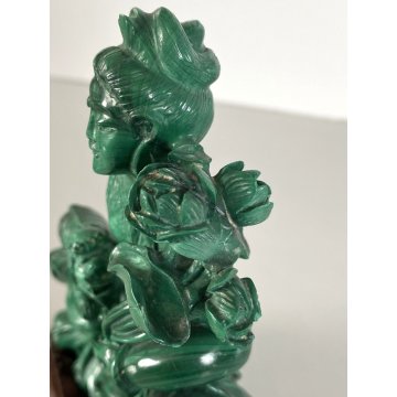 SCULTURA MALACHITE FIGURA SEDUTA FIORI DI LOTO CANE ARTE ORIENTALE XX sec