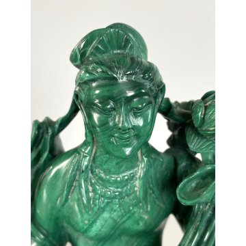SCULTURA MALACHITE FIGURA SEDUTA FIORI DI LOTO CANE ARTE ORIENTALE XX sec