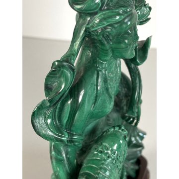 SCULTURA MALACHITE FIGURA SEDUTA FIORI DI LOTO CANE ARTE ORIENTALE XX sec
